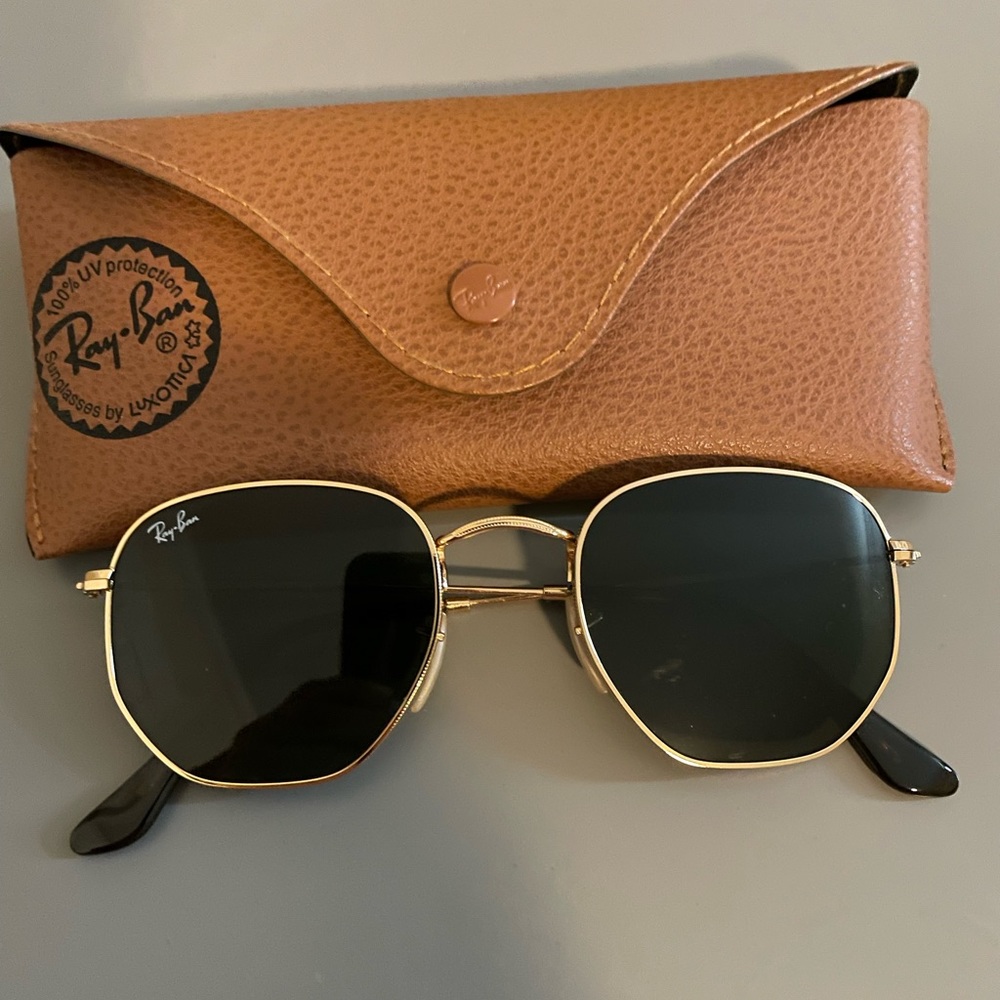 Rayban unisex sunglasses. Hexagonal shape.